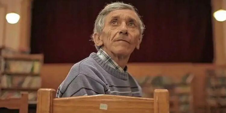 Es albañil, construyó su propio Cinema Paradiso y después de 24 años lo tiene que cerrar