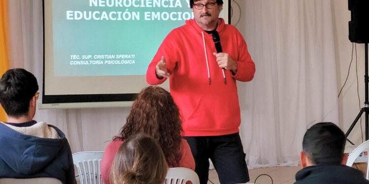 Colón fortalece el deporte con formación en Educación Emocional y Neurociencia