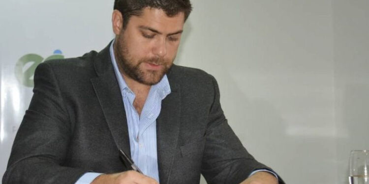 La Justicia allanó la casa y el estudio jurídico de un ex funcionario de la provincia