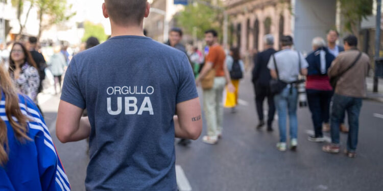 El Gobierno vetó la ley de Financiamiento Universitario tras la multitudinaria marcha por la educación pública