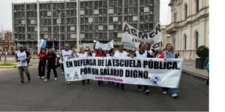 Por salarios dignos para todas y todos los docentes