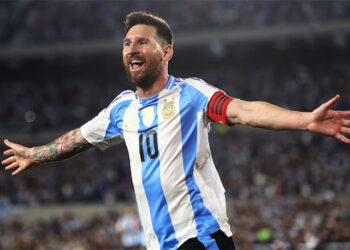 Con tres goles de Messi, Argentina se lució