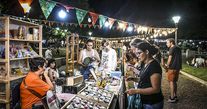 Paranaenses disfrutaron de la feria por la Semana Global del Emprendedurismo