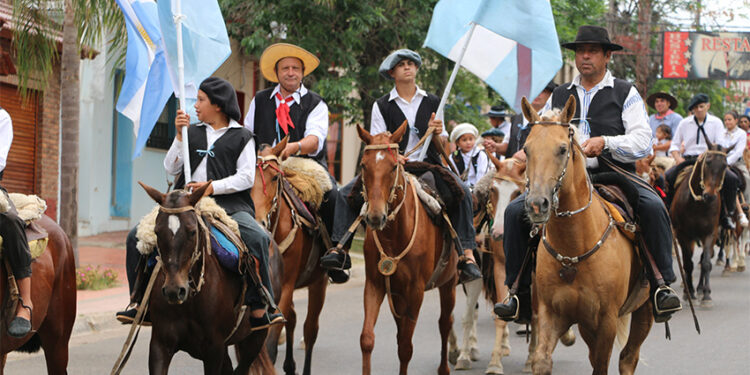 Desfile del Día de la Tradición en Colón