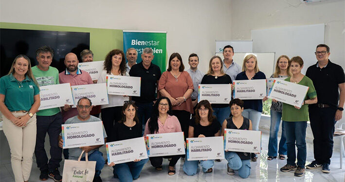 En Villa Elisa, alojamientos de Tierra de Palmares recibieron su certificado de homologación