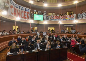 Votaron a favor de la ley de agroquímicos