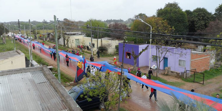 Todo un barrio festeja el subcampeonato del Club Atlético Liverpool