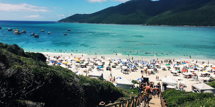 Viajes de argentinos a Brasil se dispararon 900%