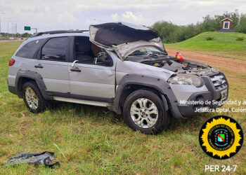 Despiste y vuelco de un Automóvil en la Autovía G. Artigas