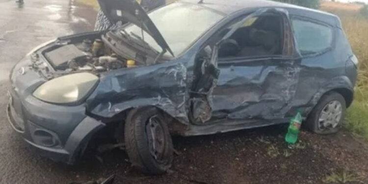 Gualeguaychú: Impactante choque entre una ambulancia y un auto deja a un hombre herido