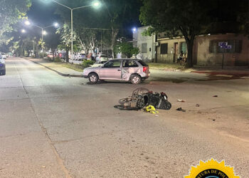 Accidente de Tránsito en Colón Deja un Motociclista Lesionado
