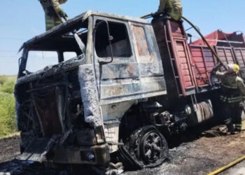 Accidente vial en Ruta 12: un camión con acoplado se quemó por completo