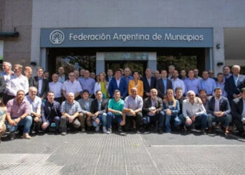 Intendentes de todo el país rechazan pedido de Luis Caputo