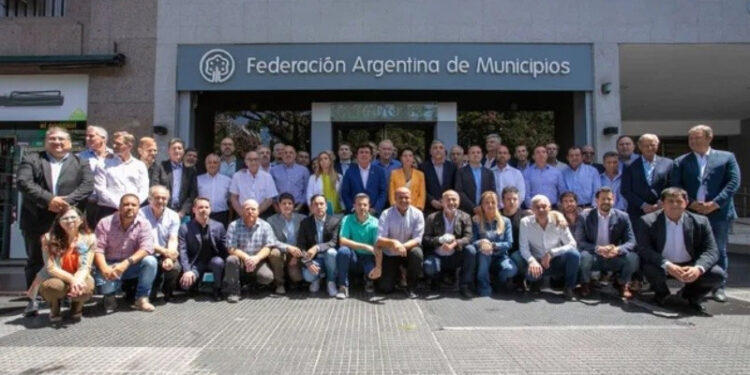 Intendentes de todo el país rechazan pedido de Luis Caputo