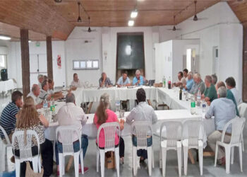 Entidad rural reclama al gobierno por caminos y la crisis del sector avícola