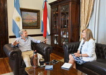 El Gobernador analizó temas de obras con la intendenta de Paraná