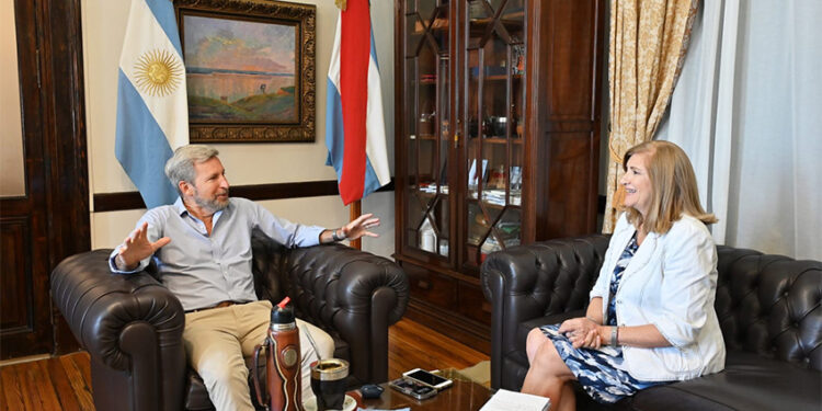 El Gobernador analizó temas de obras con la intendenta de Paraná