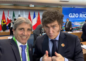 El gobierno nacional anuncia que no saldrá del cepo cambiario en todo el 2025