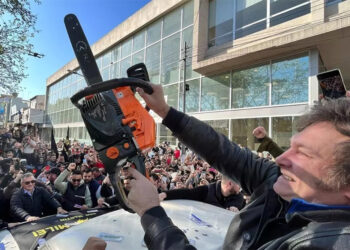 El Gobierno activa una nueva etapa de ajuste y motosierra: busca achicar un 30% el Estado