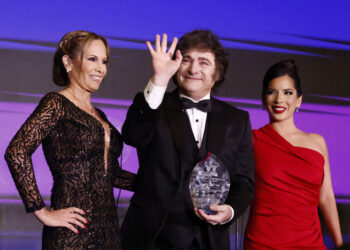 Otra gira de Milei para congraciarse con el poder internacional