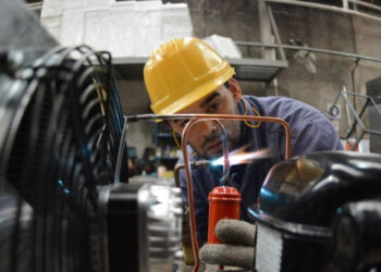 La industria PyME cerró el 2024 con una caída de 9,8%