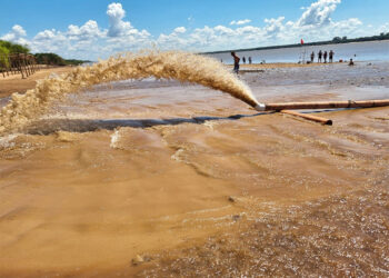 Refulado de arena en la playa del Club de Pescadores Fábrica Colón