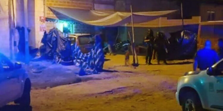 Victoria: tres malvivientes armados se metieron a la fuerza a una vivienda y asaltaron a una familia