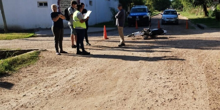 Colisión entre una camioneta y una motocicleta en San José