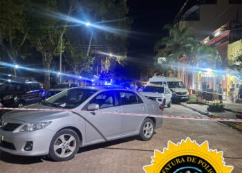 Un Conductor resultó lesionado tras impactar con dos autos estacionados