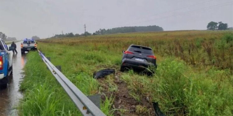 Ruta 14: una camioneta cruzó de carril tras perder el control por el agua acumulada