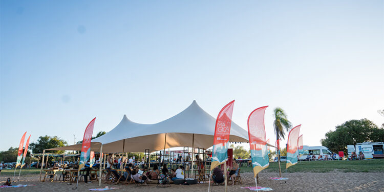 Con gran acompañamiento se inauguró en Colón la iniciativa Mágica libros en la playa
