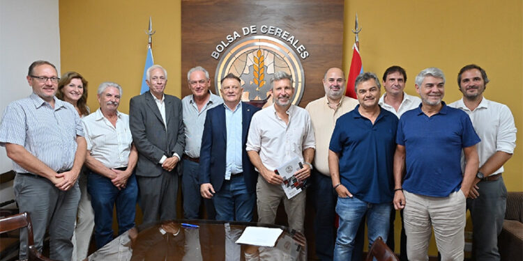 Frigerio visitó la Bolsa de Cereales de Entre Ríos y destacó el compromiso con el sector agropecuario
