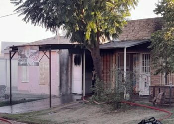 San Salvador: se incendió una vivienda y hallaron una mujer fallecida en el interior