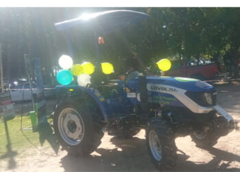 El Club de Pescadores Fábrica Colón, presentó el Tractor 0km adquirido