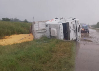 Colón: Vuelco bajo la lluvia en la Autovía 14