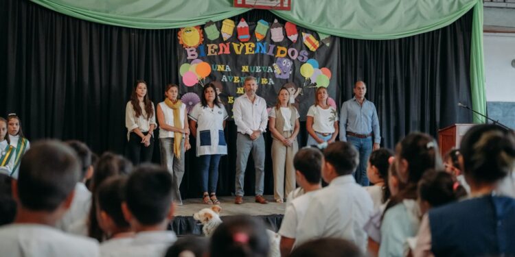 El Gobernador Frigerio inauguró el ciclo lectivo en Los Charrúas dpto. Concordia