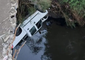 Ruta 39: despistó con su camioneta, cayó bajo un puente y fue hospitalizado en Concepción del Uruguay