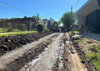 Villa Elisa: Comienzan a trabajar en una nueva cuadra de adoquinado