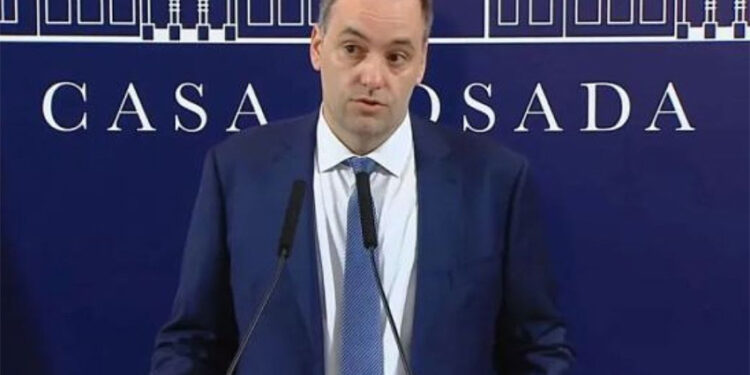 Adorni: Miente, miente que algo quedará