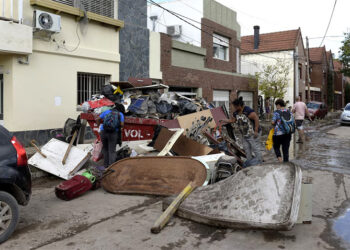Tragedia de Bahía Blanca: confirman 16 muertos, 128 desaparecidos y más de mil evacuados