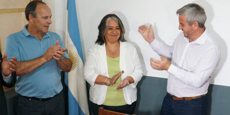 Denuncian por maltrato laboral a la directora Departamental de Escuelas de Colón