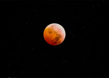 La Luna se tiñó de rojo: espectacular eclipse lunar