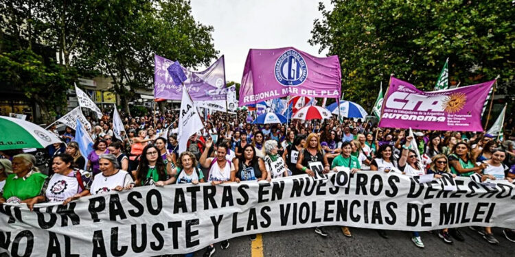 Día Internacional de la Mujer: vivir con dignidad: un derecho, un reclamo y una necesidad