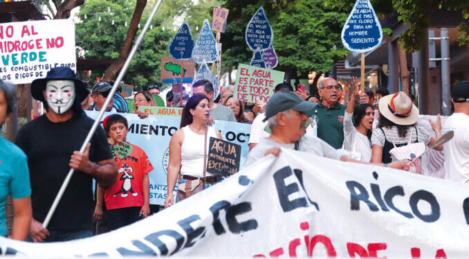 Paysandú: Marcha del agua con fuerte rechazo a la instalación de la planta de hidrógeno verde