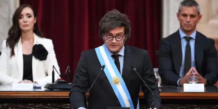 La inflación baja al cuarto puesto en el ranking de preocupaciones de los argentinos