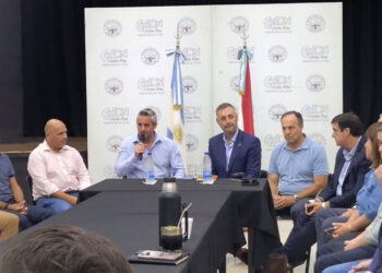 Organizan un conversatorio para hablar de planta de Combustibles