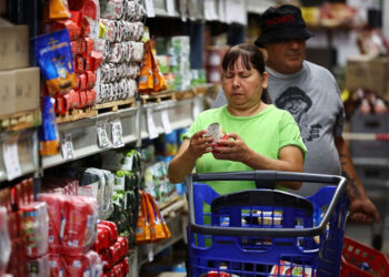Inflación: la suba de alimentos persiste en marzo y el IPC podría superar al 2,4% de febrero