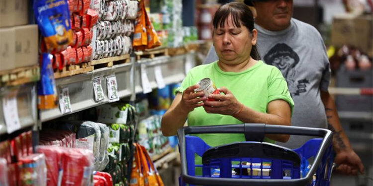 Inflación: la suba de alimentos persiste en marzo y el IPC podría superar al 2,4% de febrero