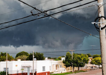 Alertas amarillas por tormentas para varios municipios y Bahía Blanca suspendió todas las actividades