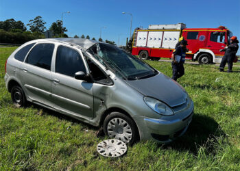Vuelco en la autovía José Gervasio Artigas: una mujer fue hospitalizada